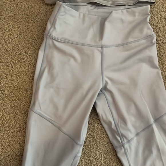 Fabletics iridescent baby blue matching set. Leggings size small - Picture 2 of 5